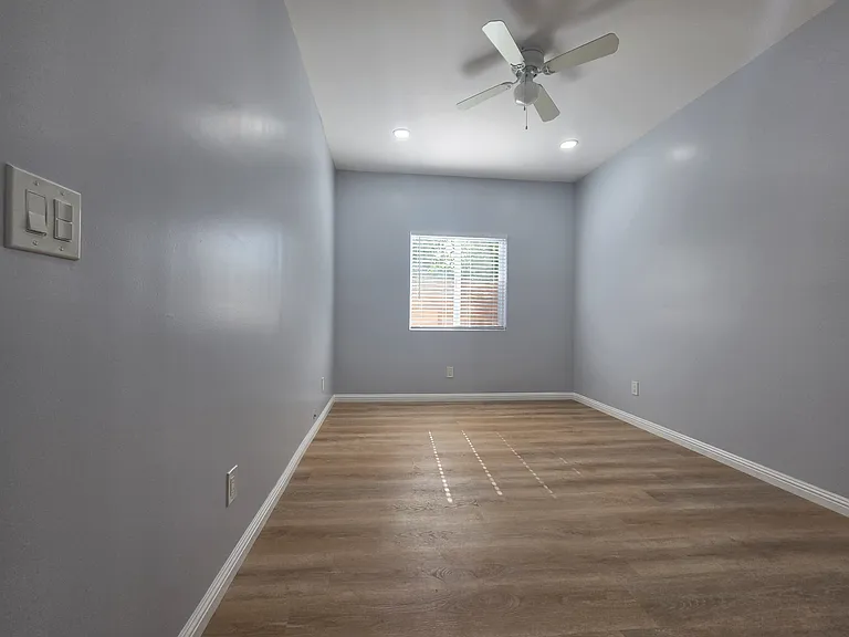 1715 W 64th St #1/4 — Photo 10
