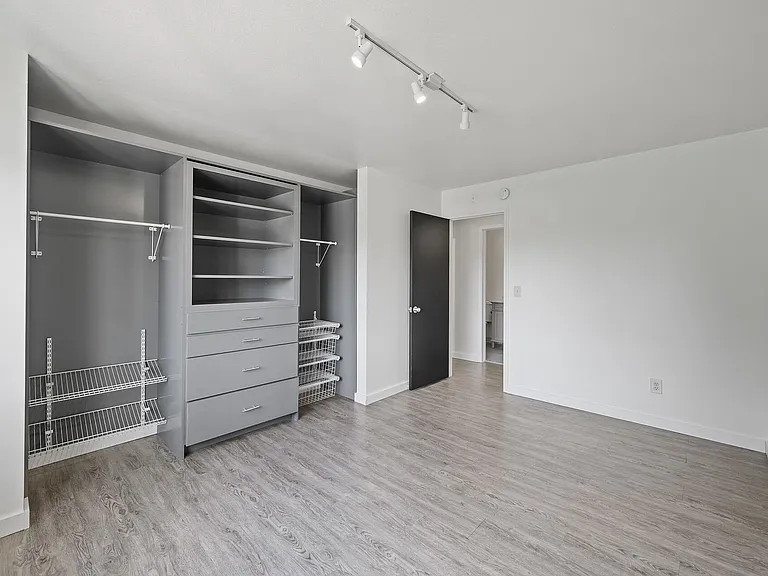 6200 Golden Valley Rd — Photo 15
