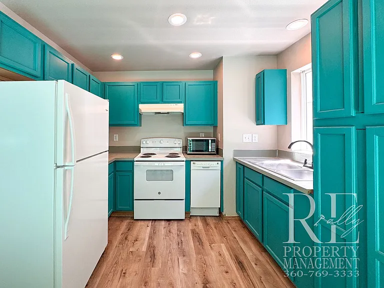 2090 NE Green Glen Ln — Photo 8