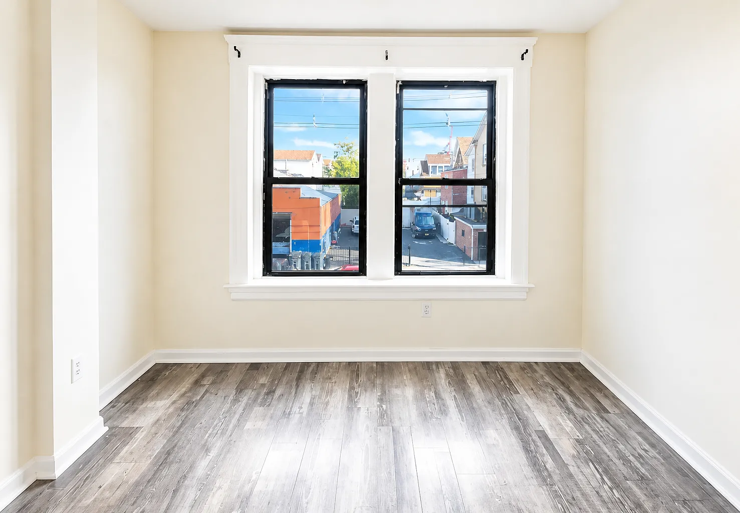 4 bed, $2,450 — Photo 4