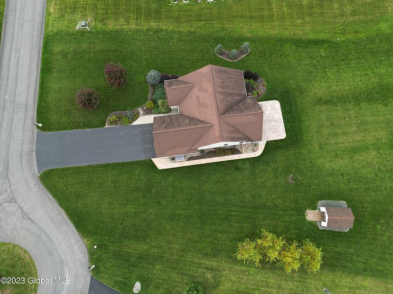3rd image of 7 Brook Hill Drive