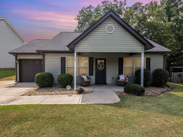 221 Basswood Dr, Roebuck, SC 29376