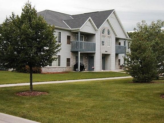 2nd image of 904 Fox Creek Dr #3