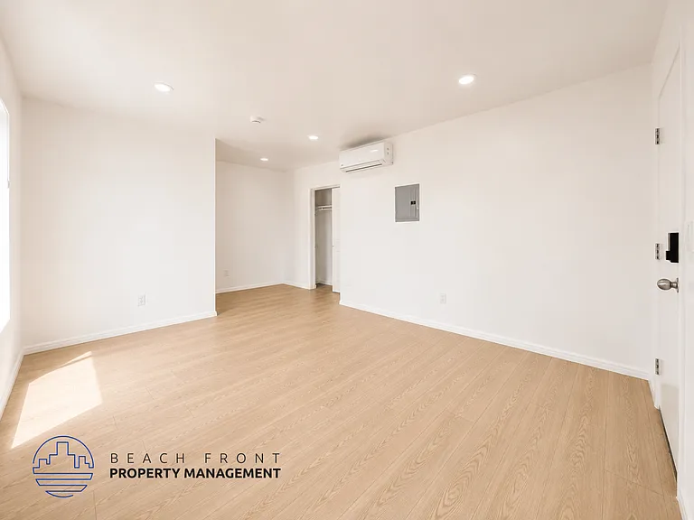 740 W 24th St. — Photo 4