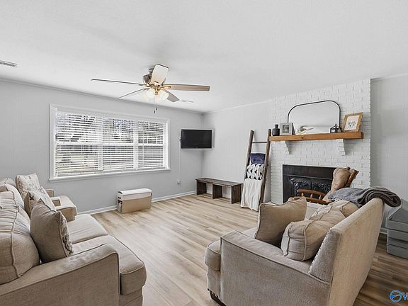 3rd image of 1002 Rose Rd