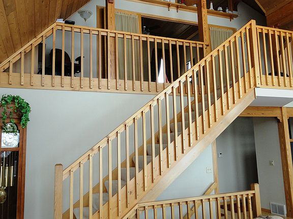 MAIN FLOOR STAIR CASE