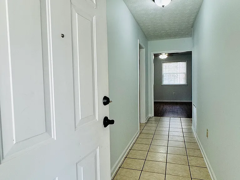 109 Boxwood Ct — Photo 3