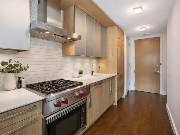 211 E 13th St #6D, New York, NY 10003