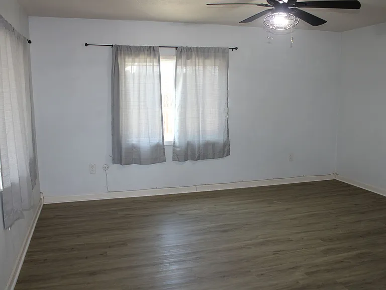 135 Poinsettia Ave — Photo 5