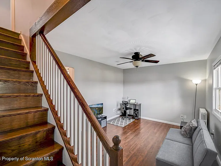 2725 Cedar Ave — Photo 8