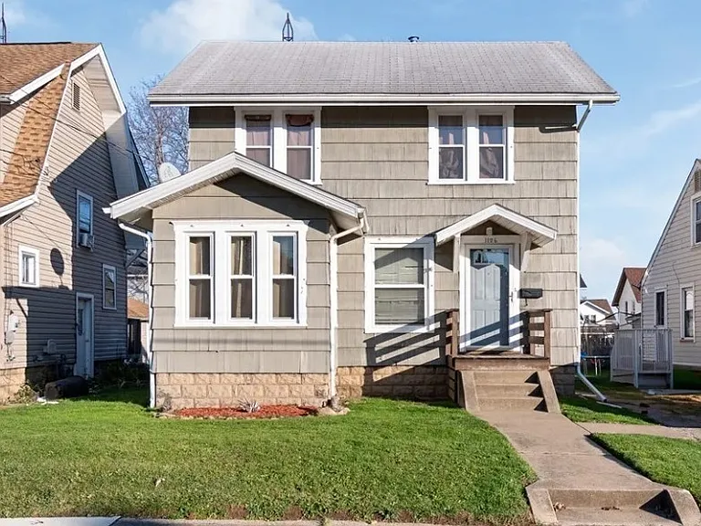 1126 Ardmore Ave SW — Photo 1
