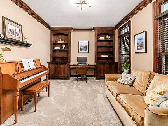 4th image of 4394 Village Club Dr