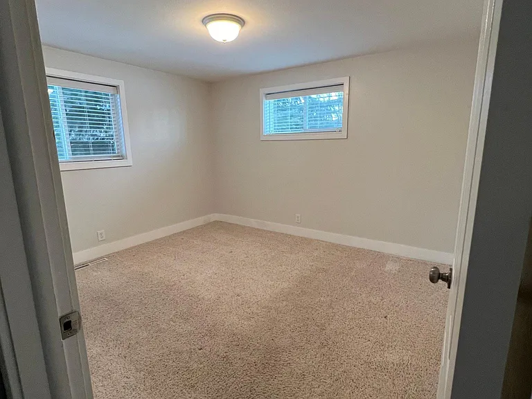 570 Horrocks Dr — Photo 10