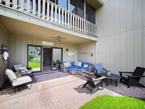 12601 N Pleasant Grove Rd, Syracuse, IN 46567