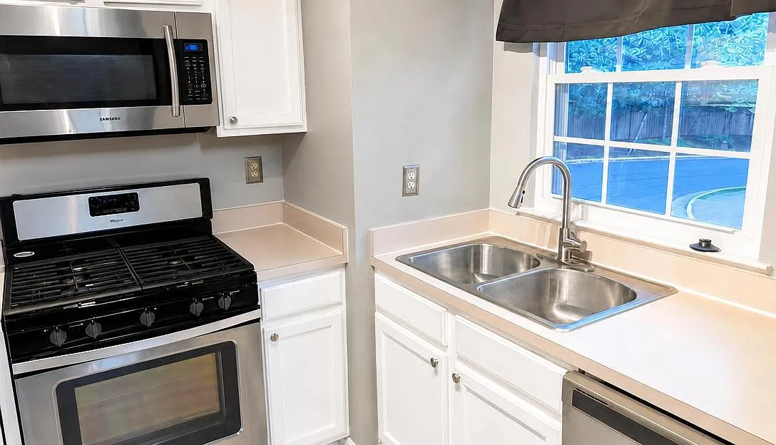 3 bed, 2.0 bath, 1200 sqft, $2,600 — Photo 3