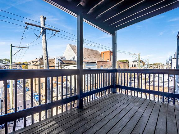 2nd image of 945 N Damen Ave #2