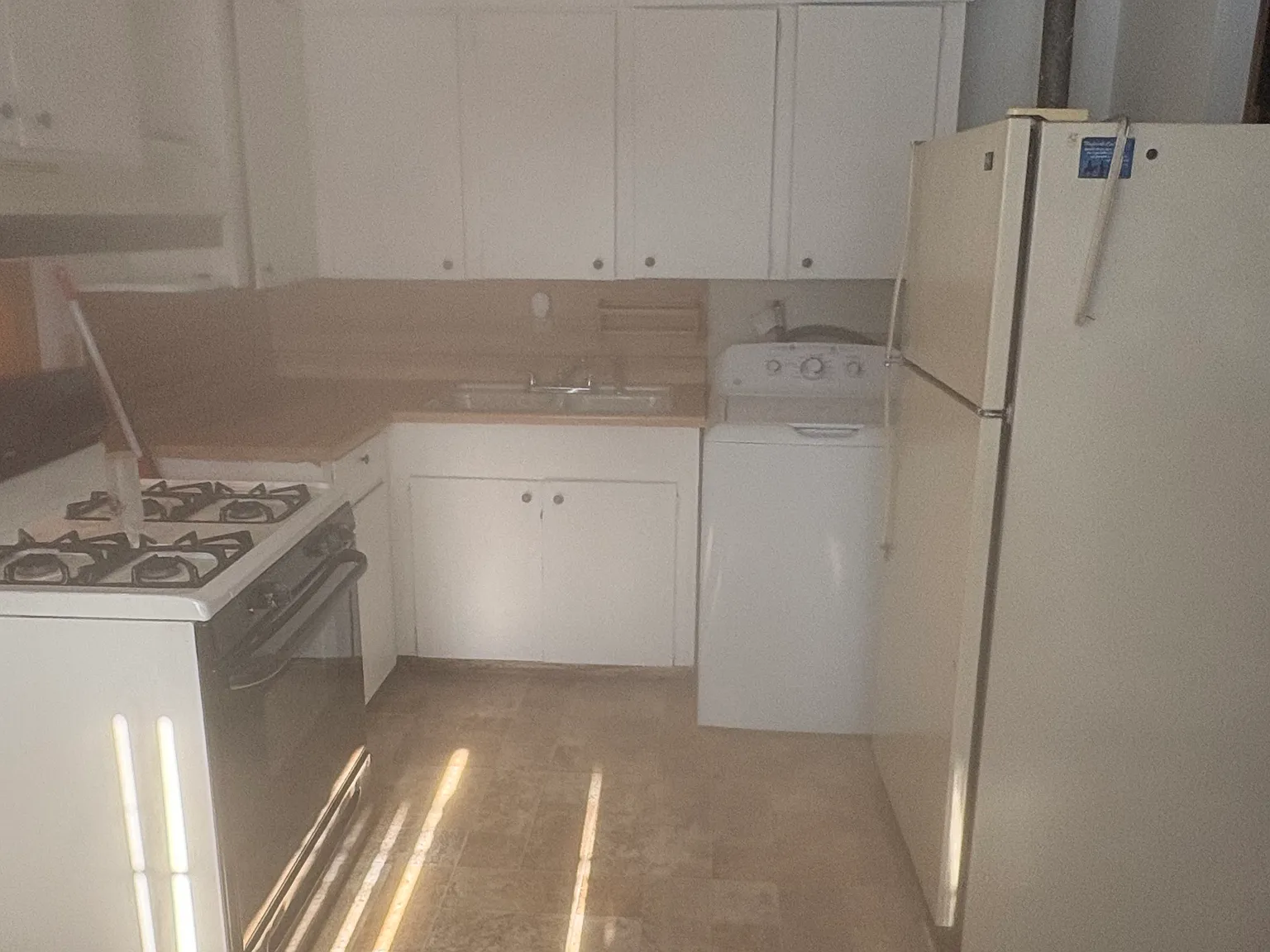 3 bed, 856 sqft, $800 — Photo 3