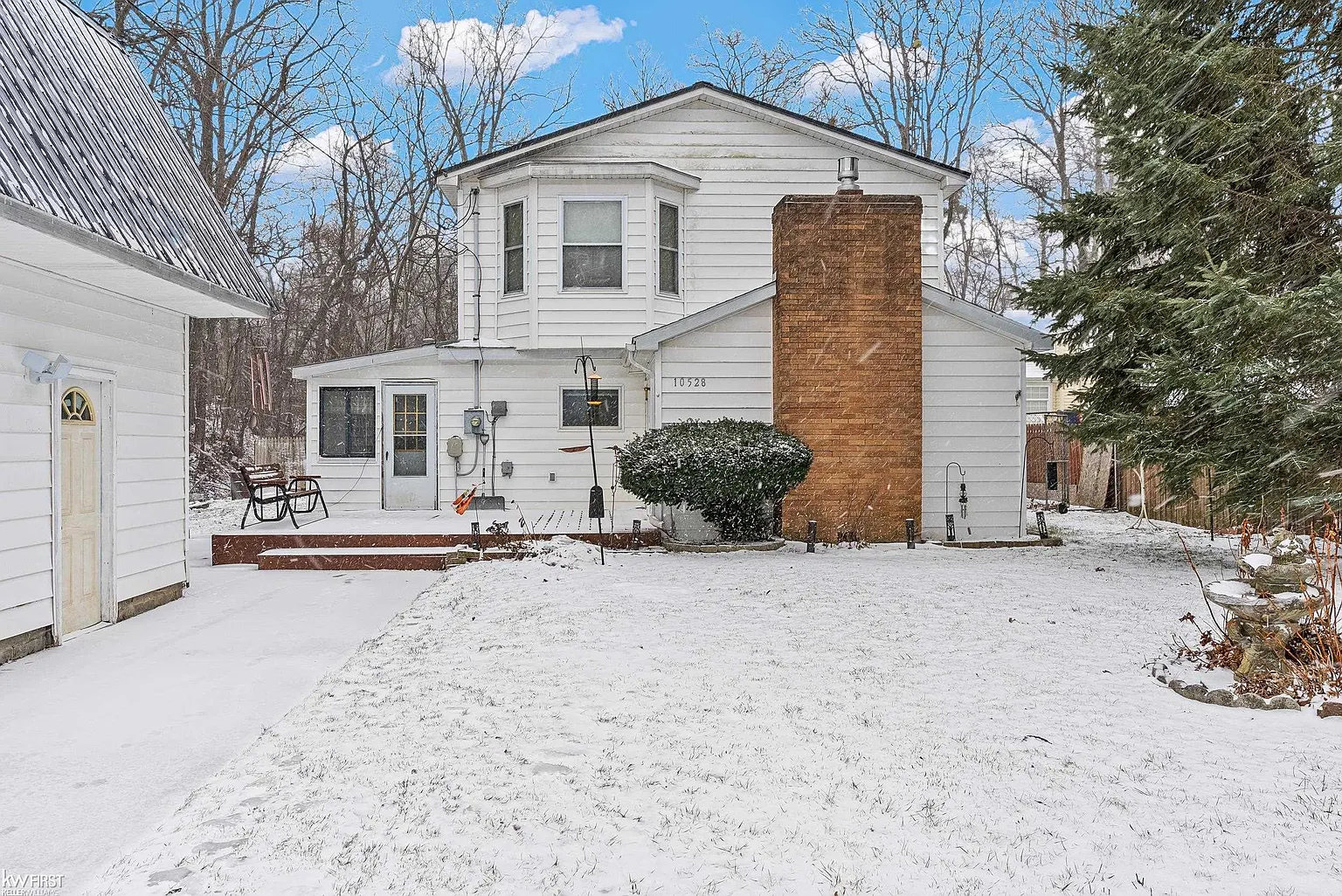 10528 Lake Shore Dr photo 1