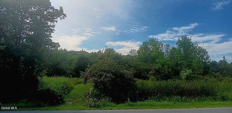 5th image of 1585 Carlton Road