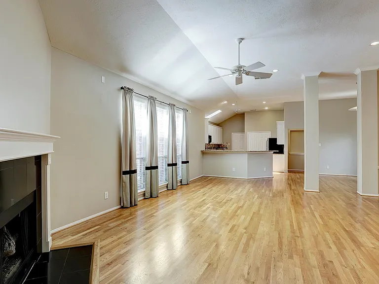 9907 Kemp Forest Dr — Photo 5