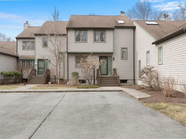 13 Country Way Unit 13, South Dartmouth, MA 02748