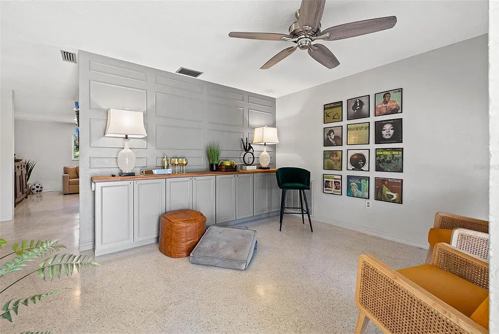 3 bed, 2.0 bath, 1379 sqft, $3,200 — Photo 3