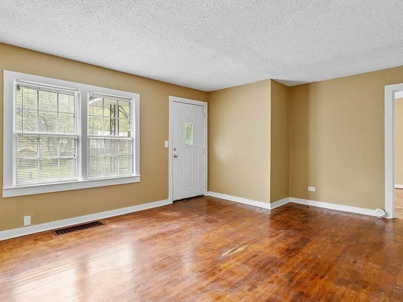 304 23rd Avenue Northeast - 1 — Photo 3