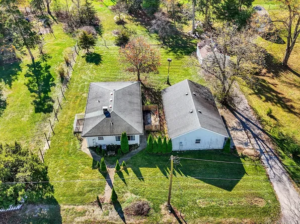 67 E Walnut St, Fountaintown, IN 46130