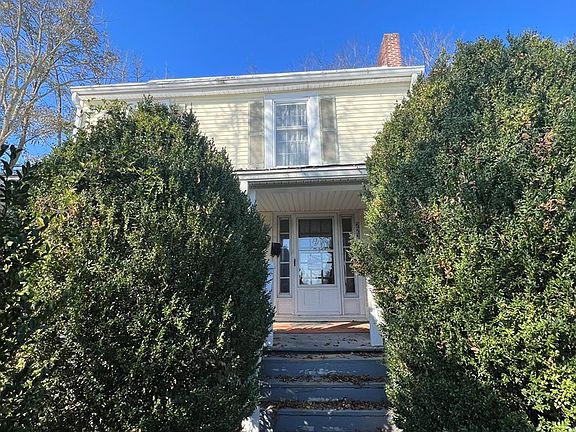 2nd image of 223 King St
