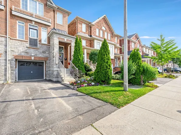 38 Betty Nagle St, Toronto, ON M9M 0E2