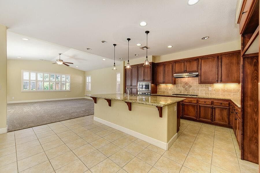 1st image of 2409 Foxcroft Cir