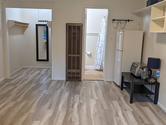 3rd image of 2115 Oberlin St #A