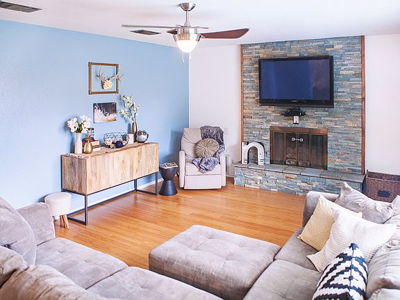 3rd image of 909 Southgate Dr
