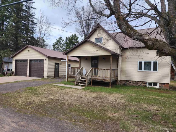 28206 9th St #3, Lake Linden, MI 49945