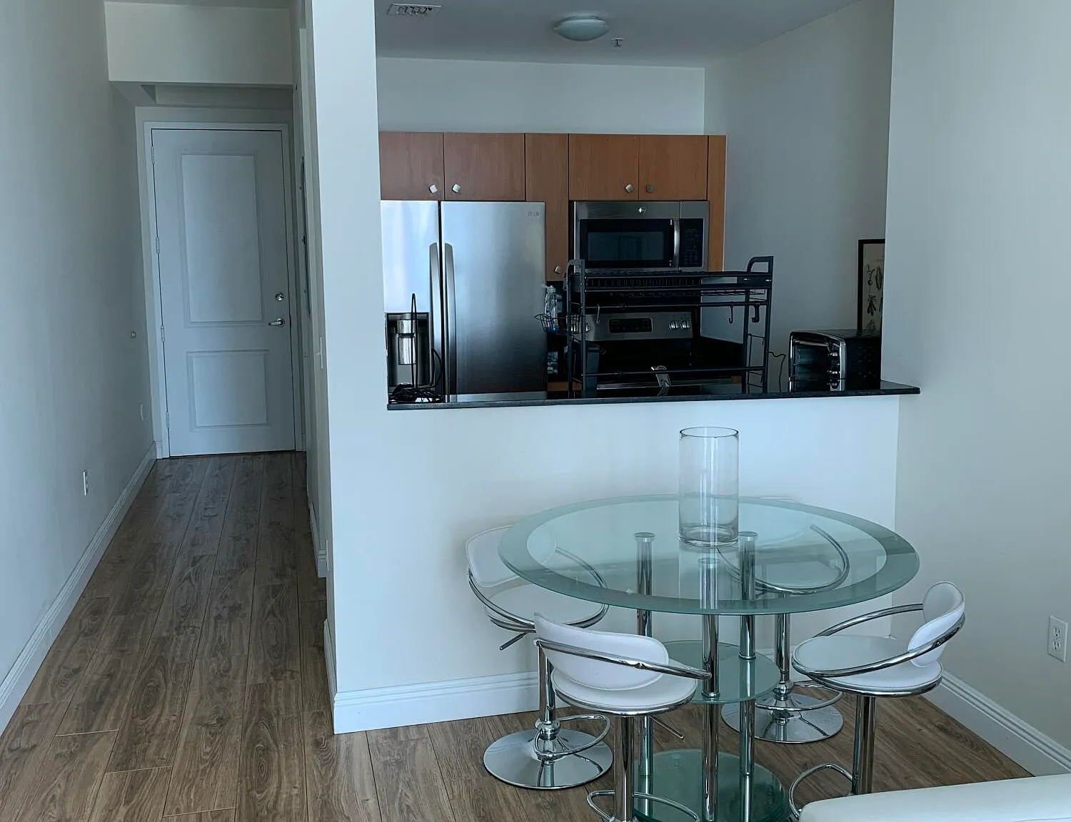 1 bed, 1.0 bath, 678 sqft, $2,500 — Photo 4