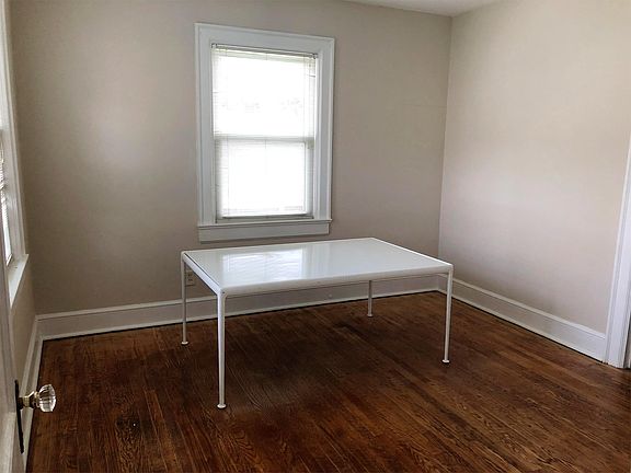 4th image of 307 Church St SE