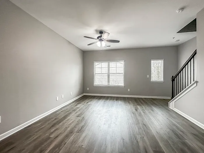 1056 Bayrose Cir — Photo 3