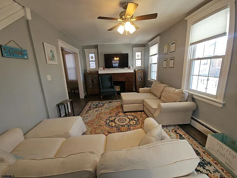 111 N Sacramento Ave — Photo 5