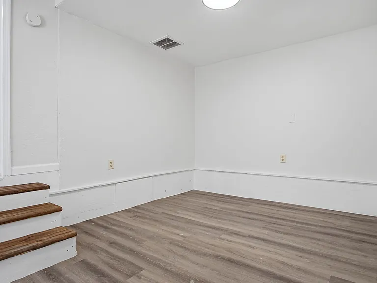 1237 Staton Dr — Photo 4