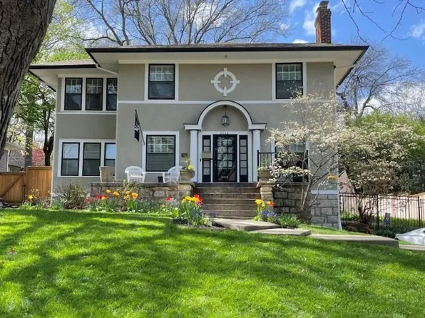 5528 Holmes St, Kansas City, MO 64110