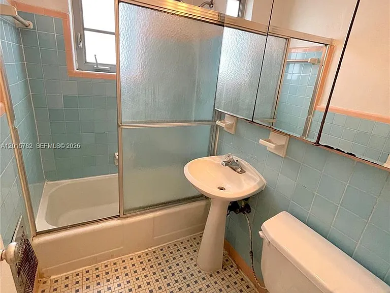 901 Collins Ave #103 — Photo 8