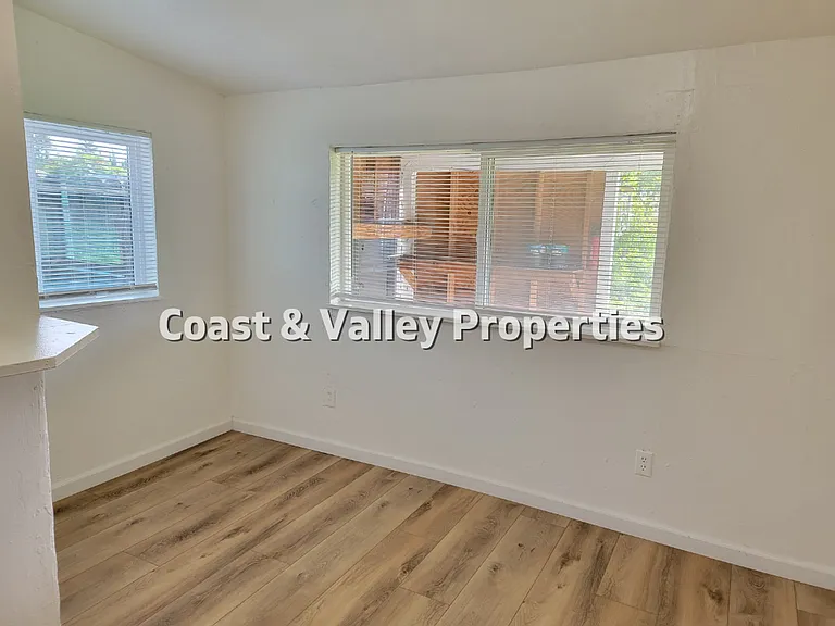 923 Prune St — Photo 4