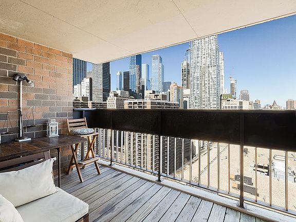 2nd image of 333 Pearl St APT 25H