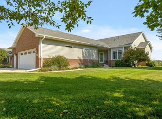 251 Sandahlwood Cir, Cedar Falls, IA 50613