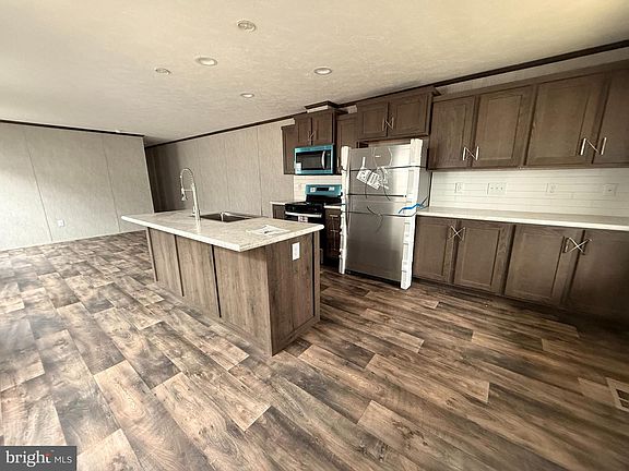 3rd image of 12 Jefferson Ct