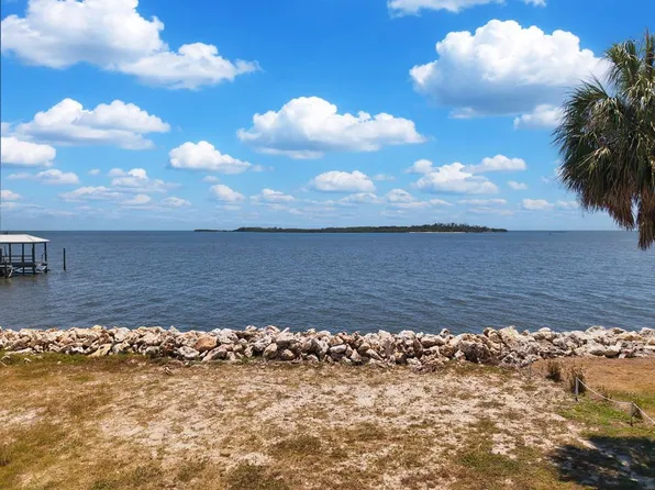 644 1st St, Cedar Key, FL 32625