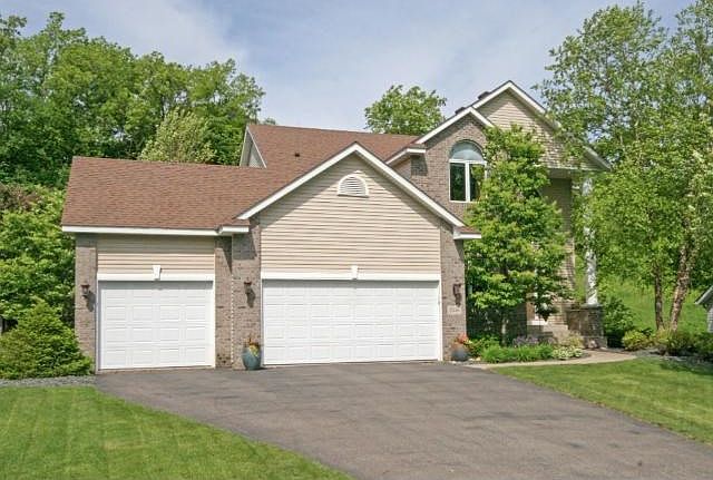 7336 Amberwood Lane, Savage Beautiful three bedroom home with private back yard and lovely neighbors.