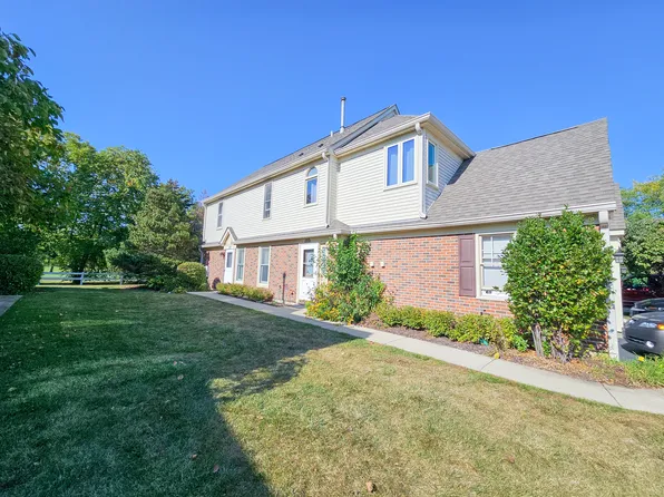 170 Inverness Ct #1, Elk Grove Village, IL 60007