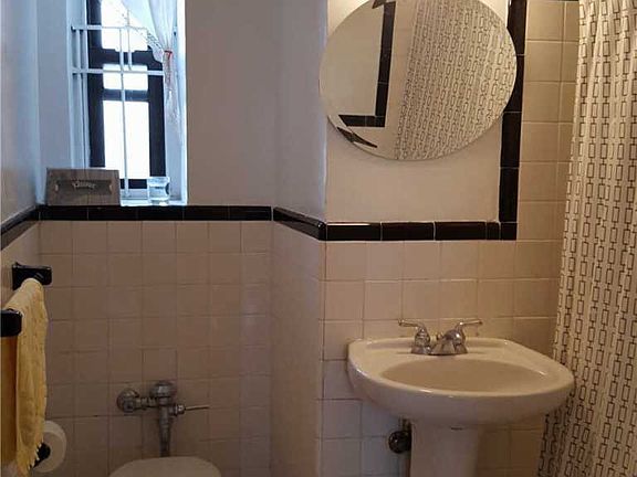 5th image of 10212 65th Ave APT D-67