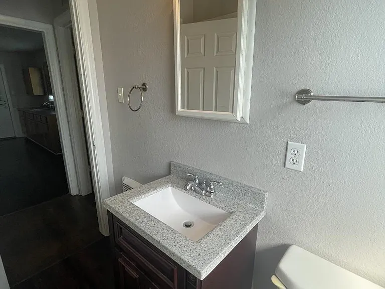 2211 Helena Ave — Photo 6